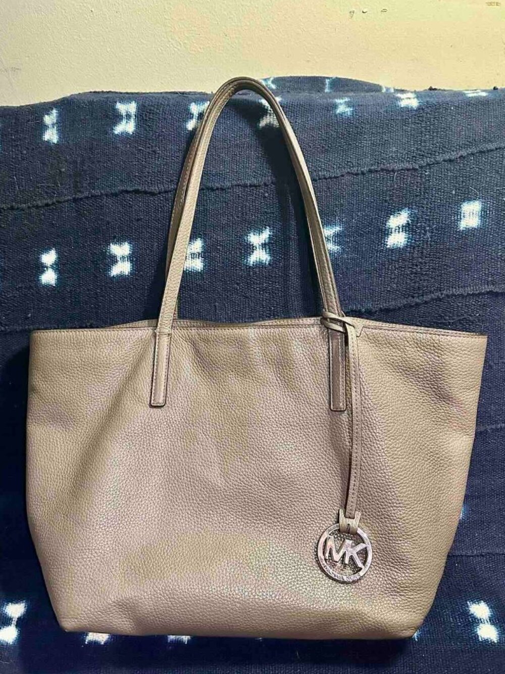 Michael Kors Izzy Tote Carryall pebbled leather Elephant gray EUC